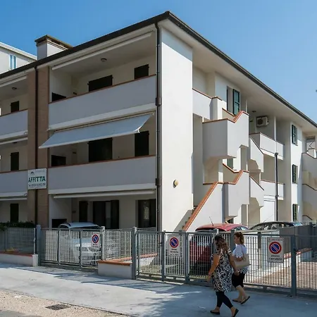 Sul Mare Smith * Llido Degli Estensi